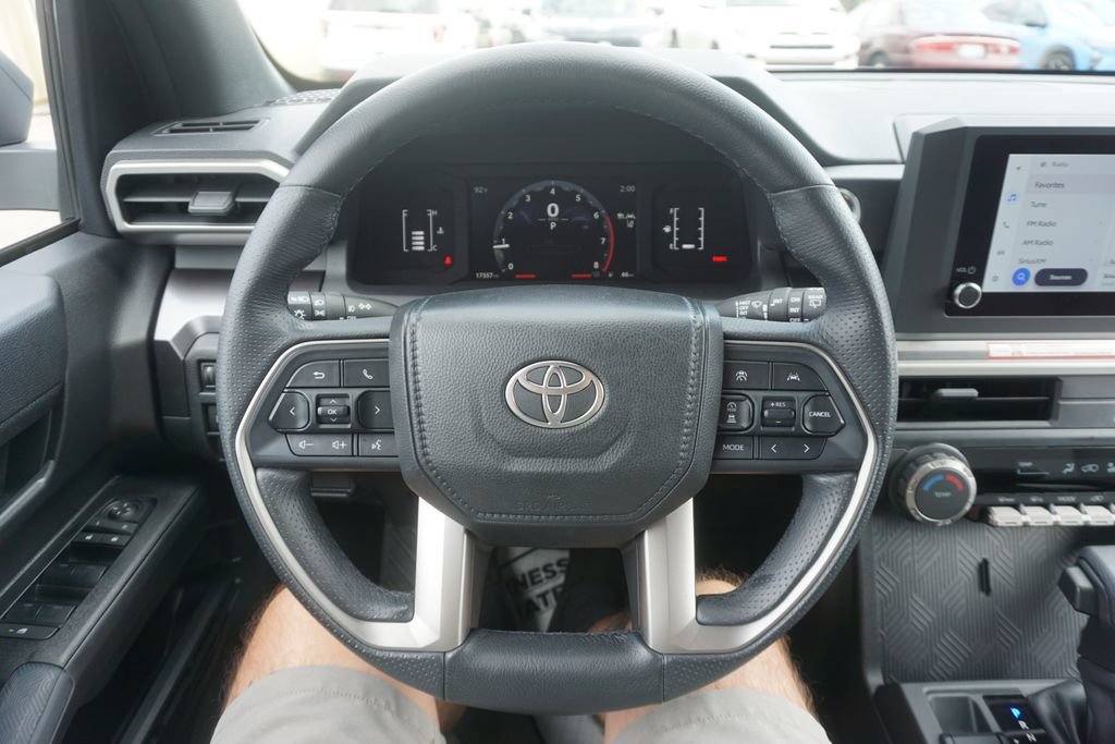 Used 2025 Toyota 4Runner SR5 AWD/4WD image 3
