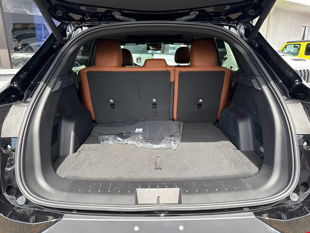 New 2025 VinFast VF 8 Plus AWD/4WD image 9