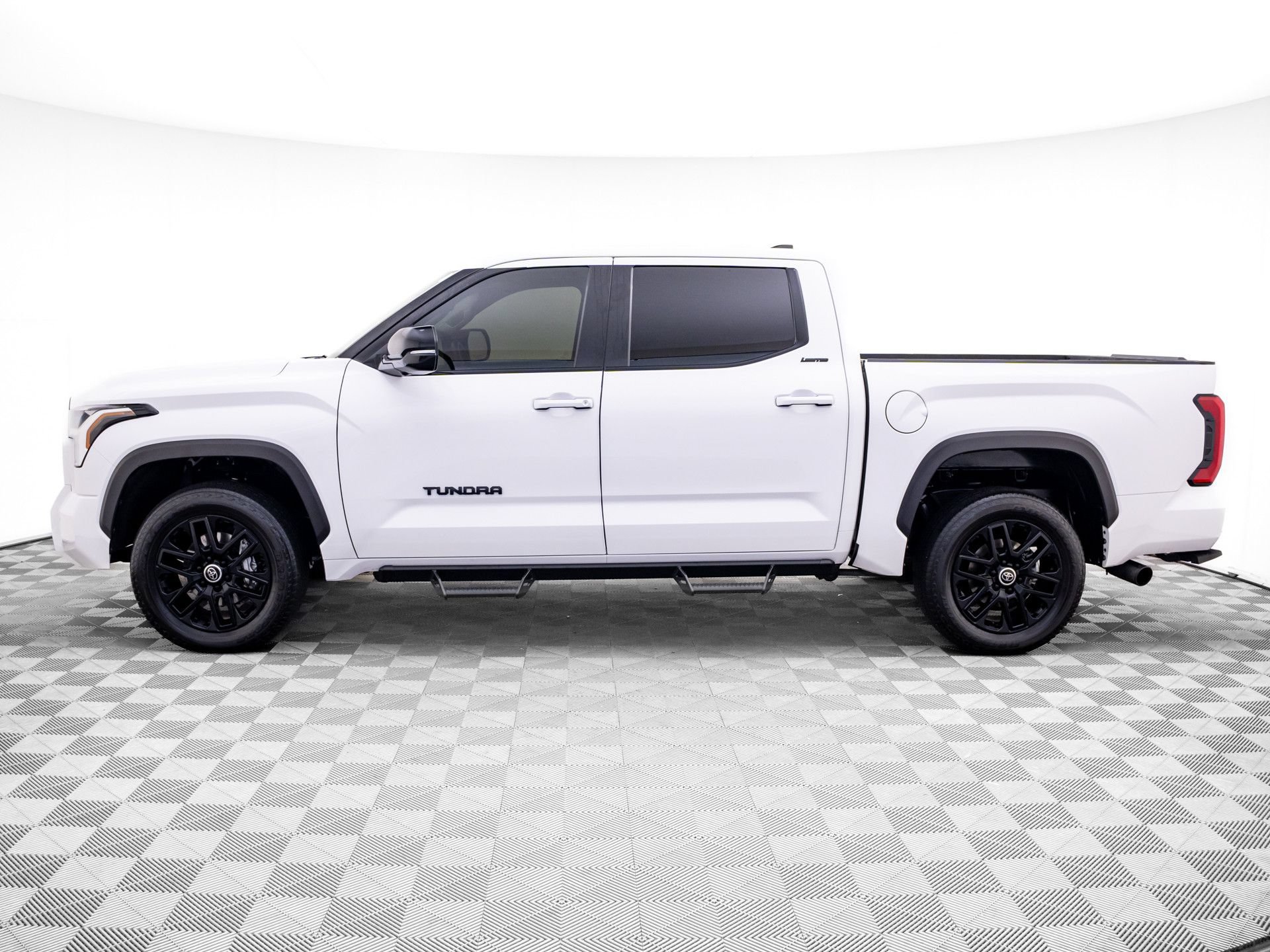 Used 2024 Toyota Tundra Limited AWD/4WD image 2