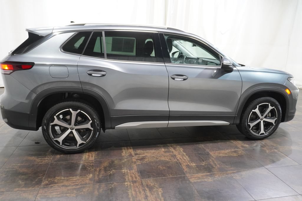 Certified 2026 Volkswagen Tiguan SE AWD/4WD image 3