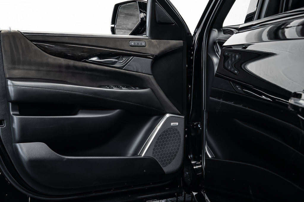 Used 2020 Cadillac Escalade Platinum RWD image 17