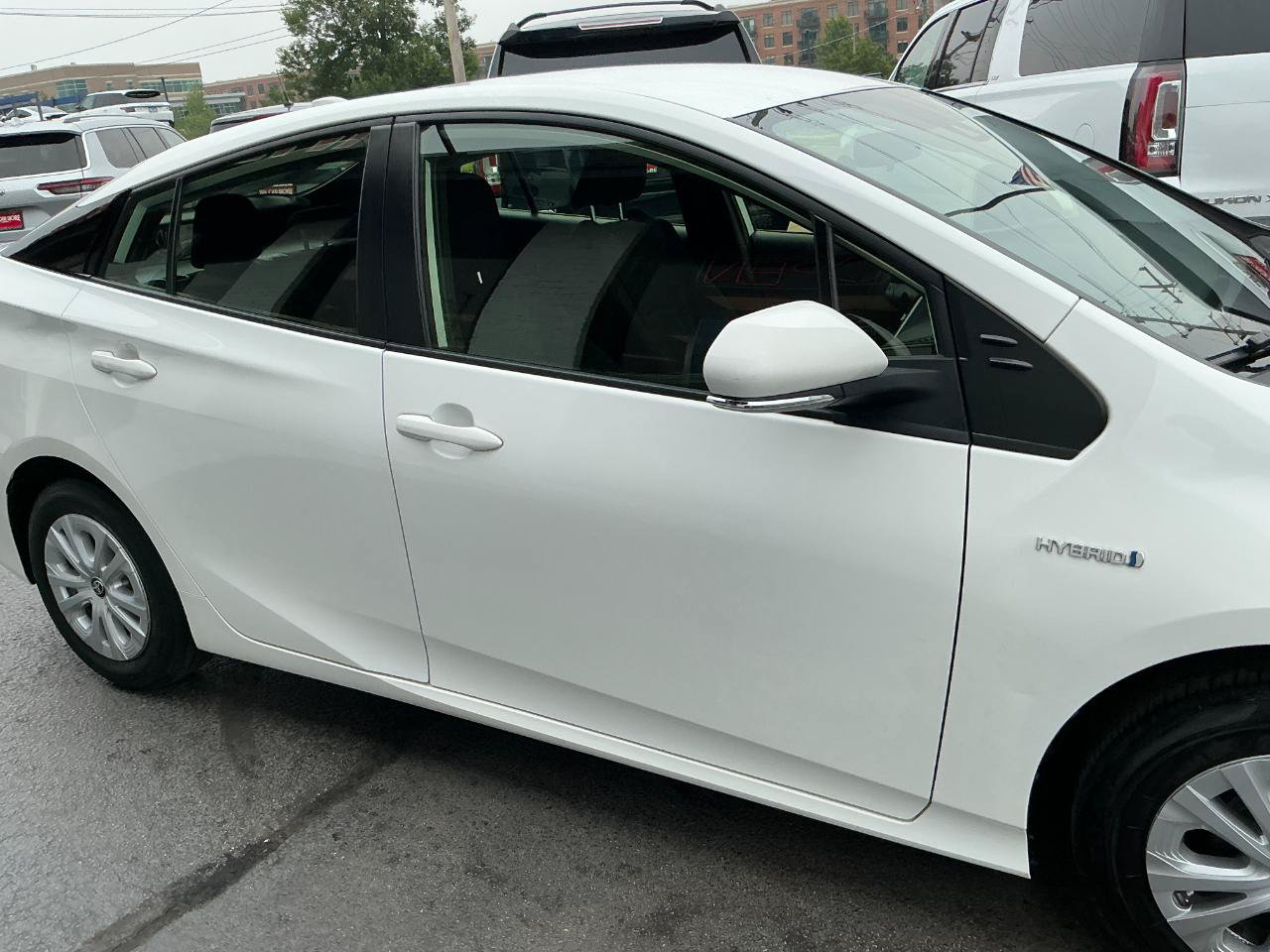 Used 2022 Toyota Prius LE FWD image 25