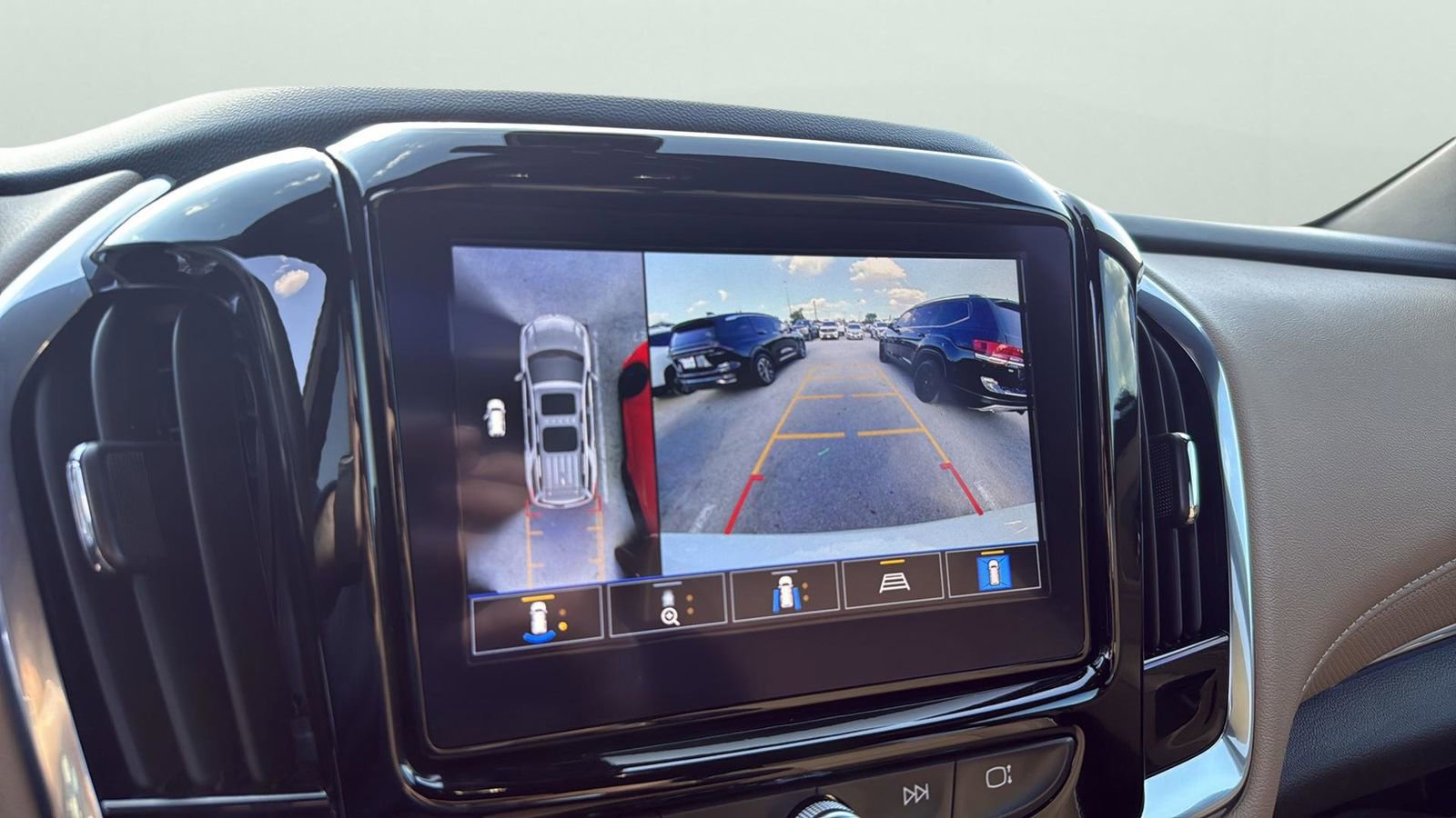 Used 2023 Chevrolet Traverse Premier image 19