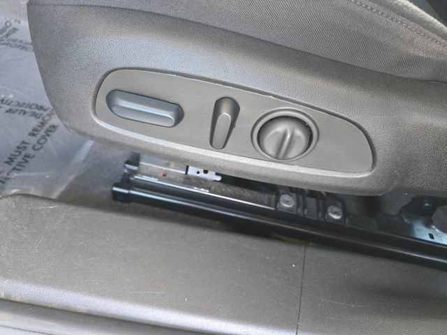 Used 2023 Chevrolet Malibu LT FWD image 23