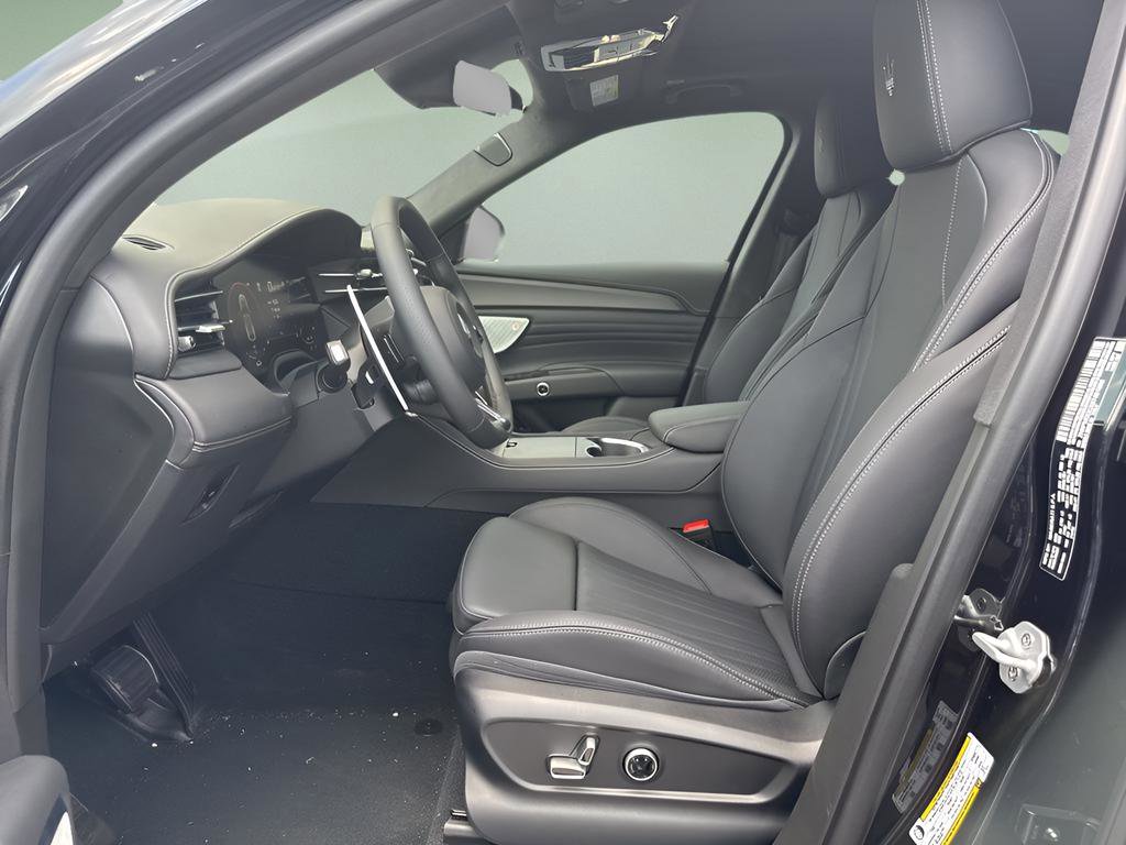 New 2025 Maserati Grecale Trofeo image 18