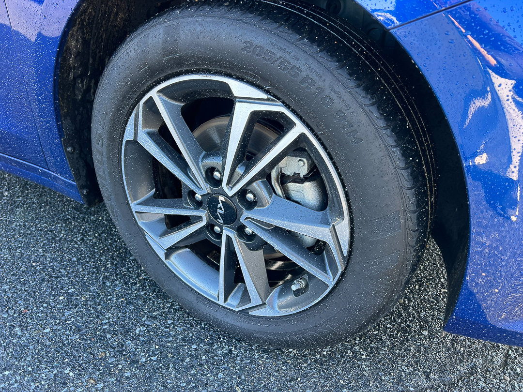 Used 2023 Kia Forte LXS image 7