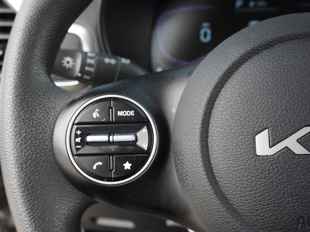 Used 2025 Kia Soul LX w/ LX Technology Package FWD image 36