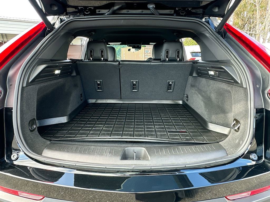 Used 2023 Cadillac XT4 Luxury w/ Cold Weather Package image 24