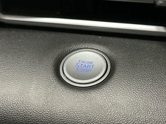 Used 2023 Hyundai Elantra SEL w/ Winter Weather Package FWD image 10