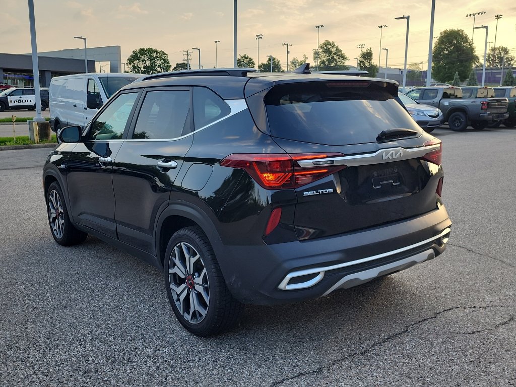 Used 2022 Kia Seltos SX w/ Sunroof Package AWD/4WD image 5