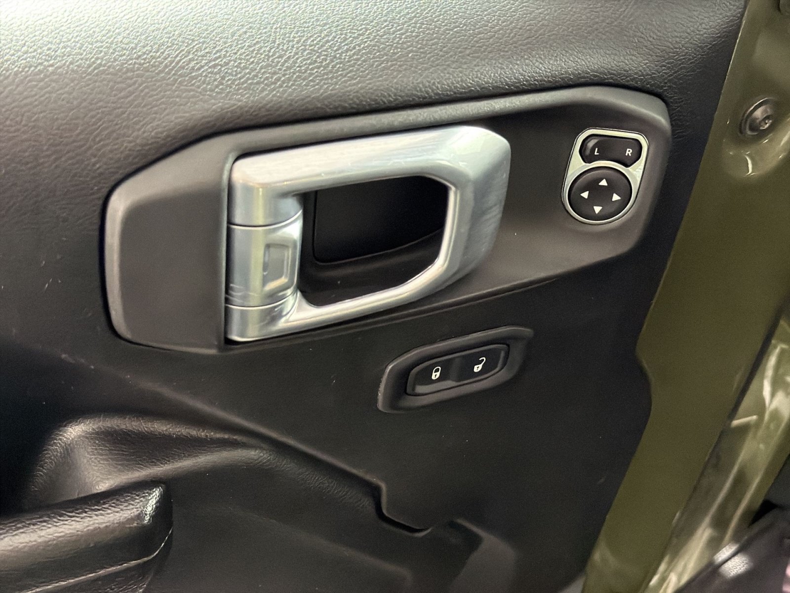 Used 2023 Jeep Wrangler Unlimited Sport AWD/4WD image 15