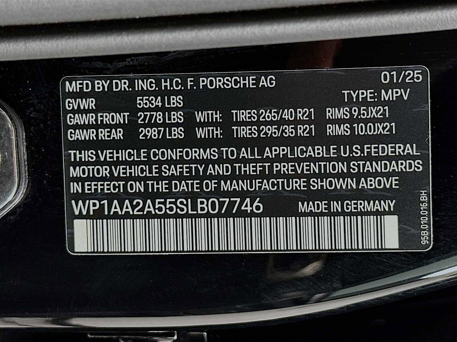 Certified 2025 Porsche Macan image 34