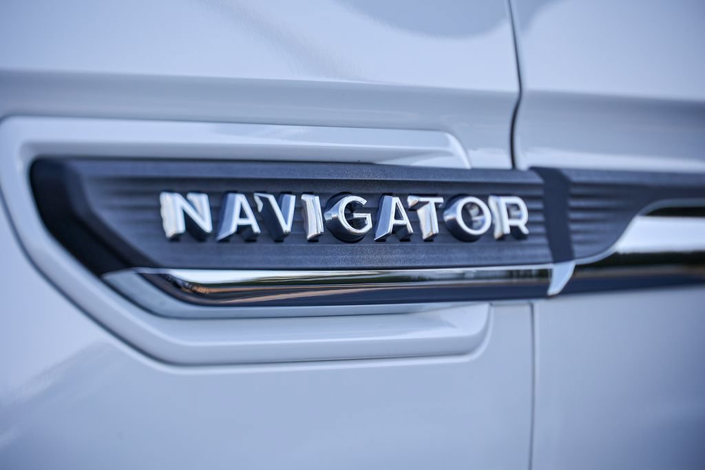Used 2022 Lincoln Navigator Reserve AWD/4WD image 19