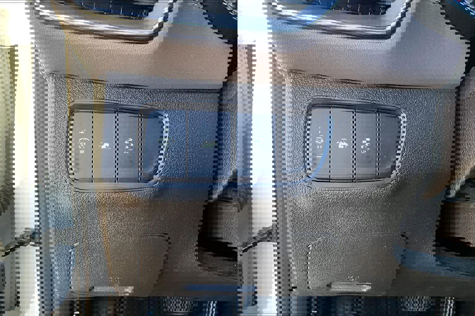 Used 2020 Hyundai Santa Fe SE image 15