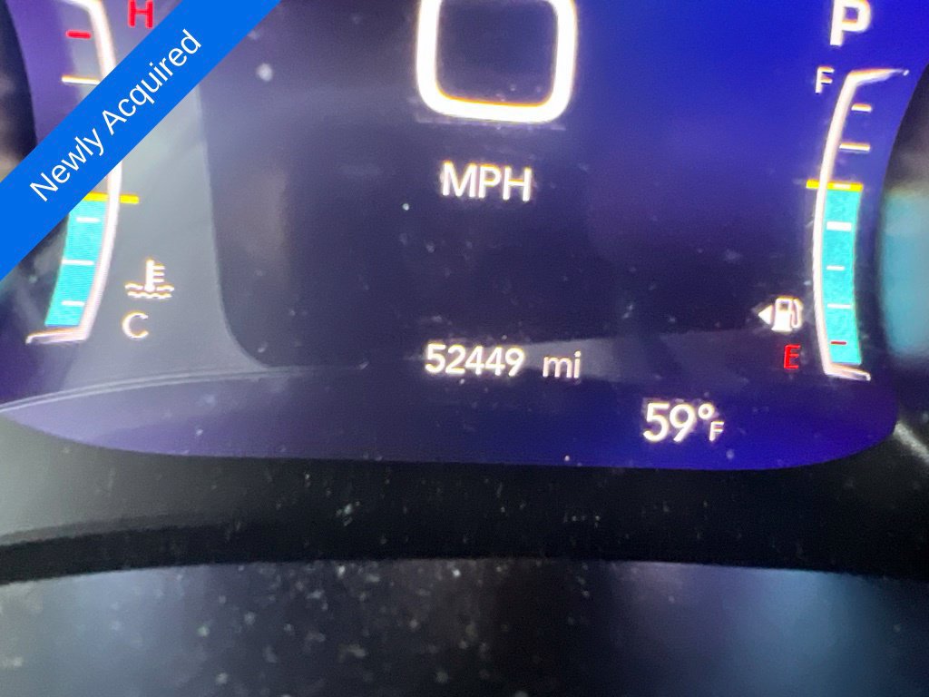 Used 2025 Chrysler Pacifica Select FWD image 3