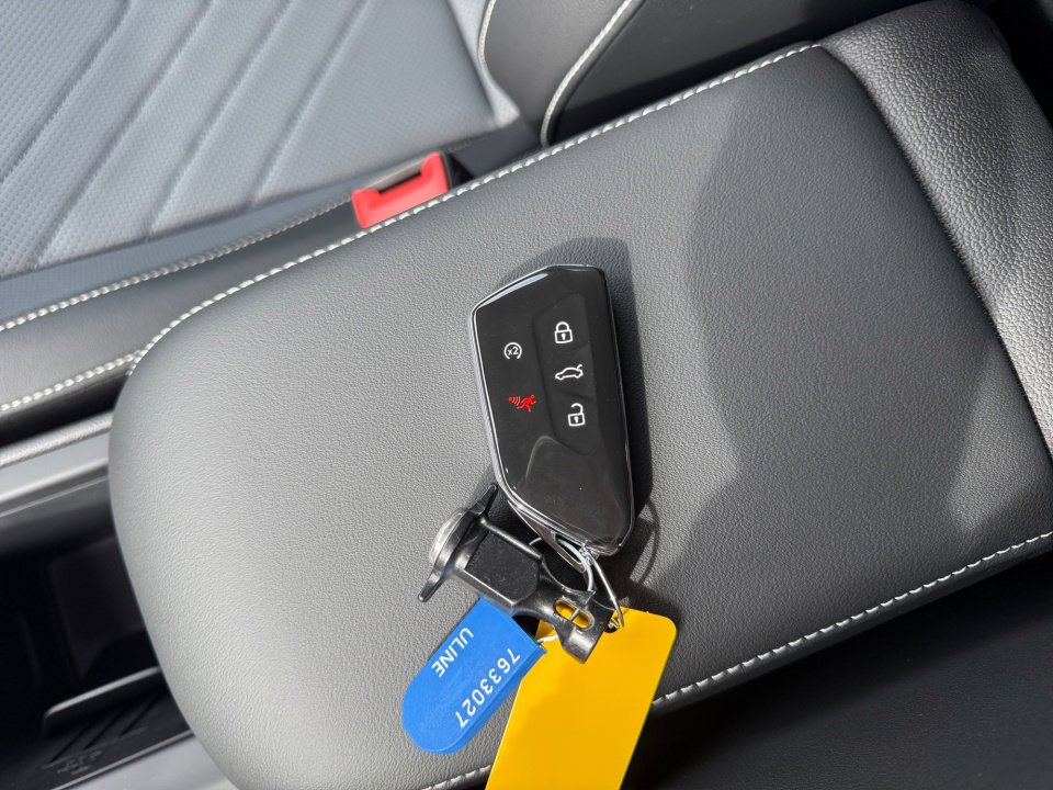 New 2026 Volkswagen Tiguan SE R-Line image 34