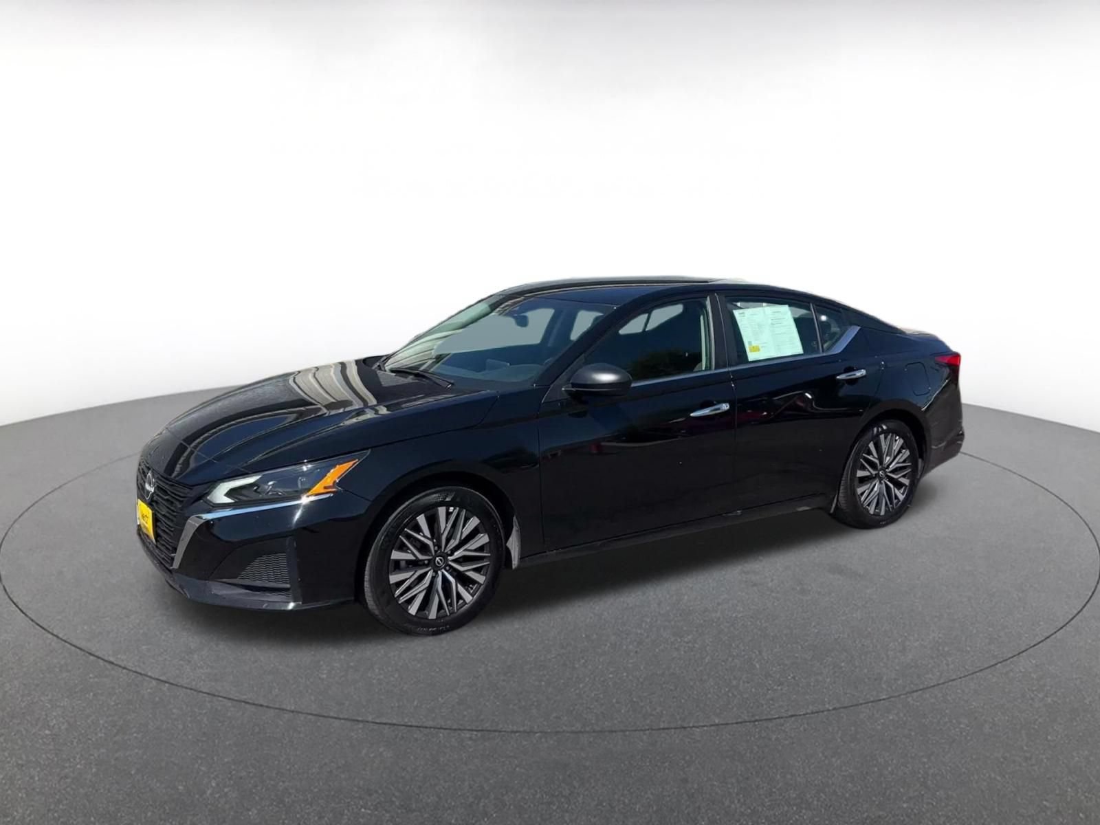 Used 2025 Nissan Altima 2.5 SV FWD image 7