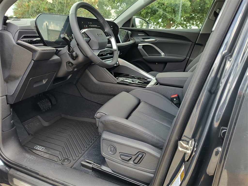 New 2025 Audi Q5 Prestige image 2