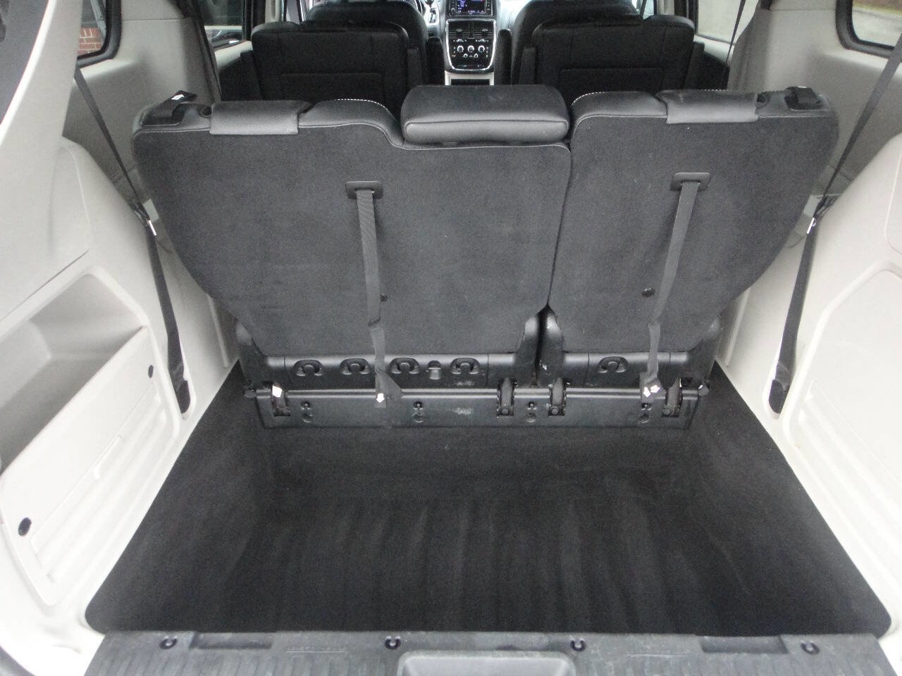 Used 2018 Dodge Grand Caravan SXT image 12