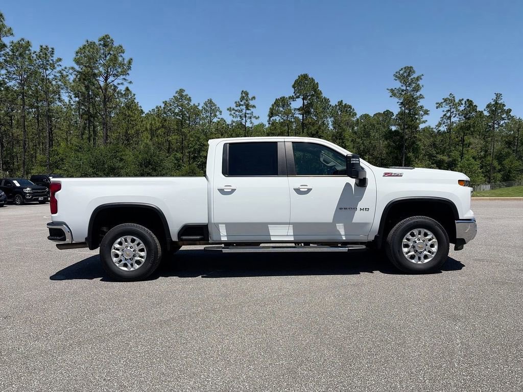 Used 2025 Chevrolet Silverado 2500 LT AWD/4WD image 3