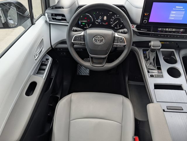 Certified 2026 Toyota Sienna XLE FWD image 11