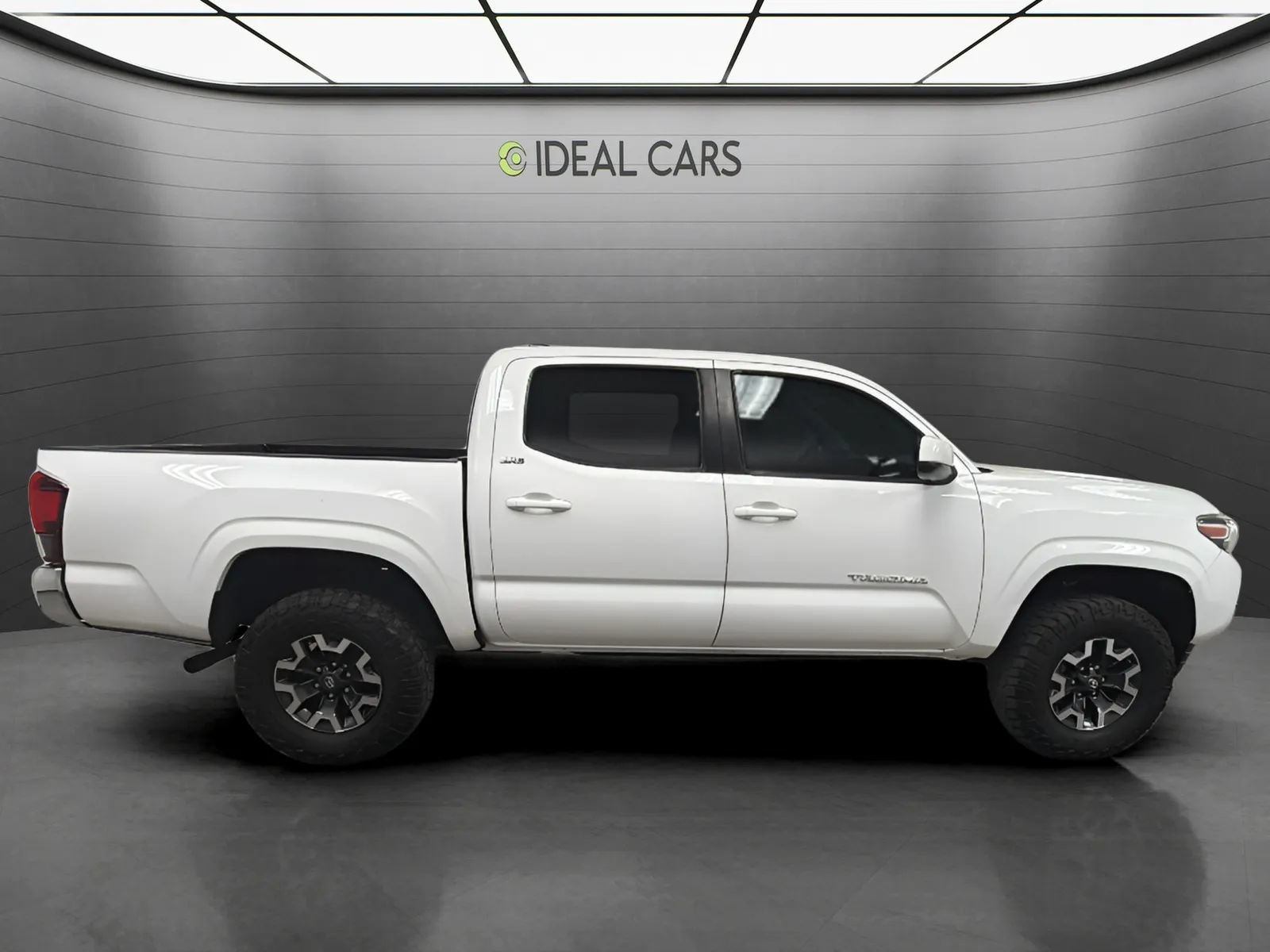 Used 2020 Toyota Tacoma SR5 RWD image 6
