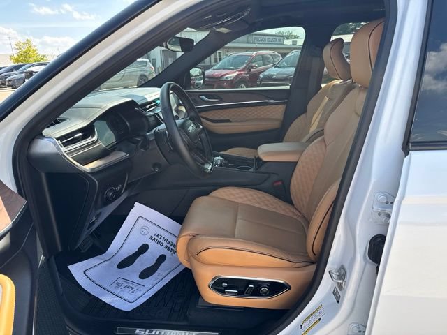 Used 2025 Jeep Grand Cherokee L Summit AWD/4WD image 14