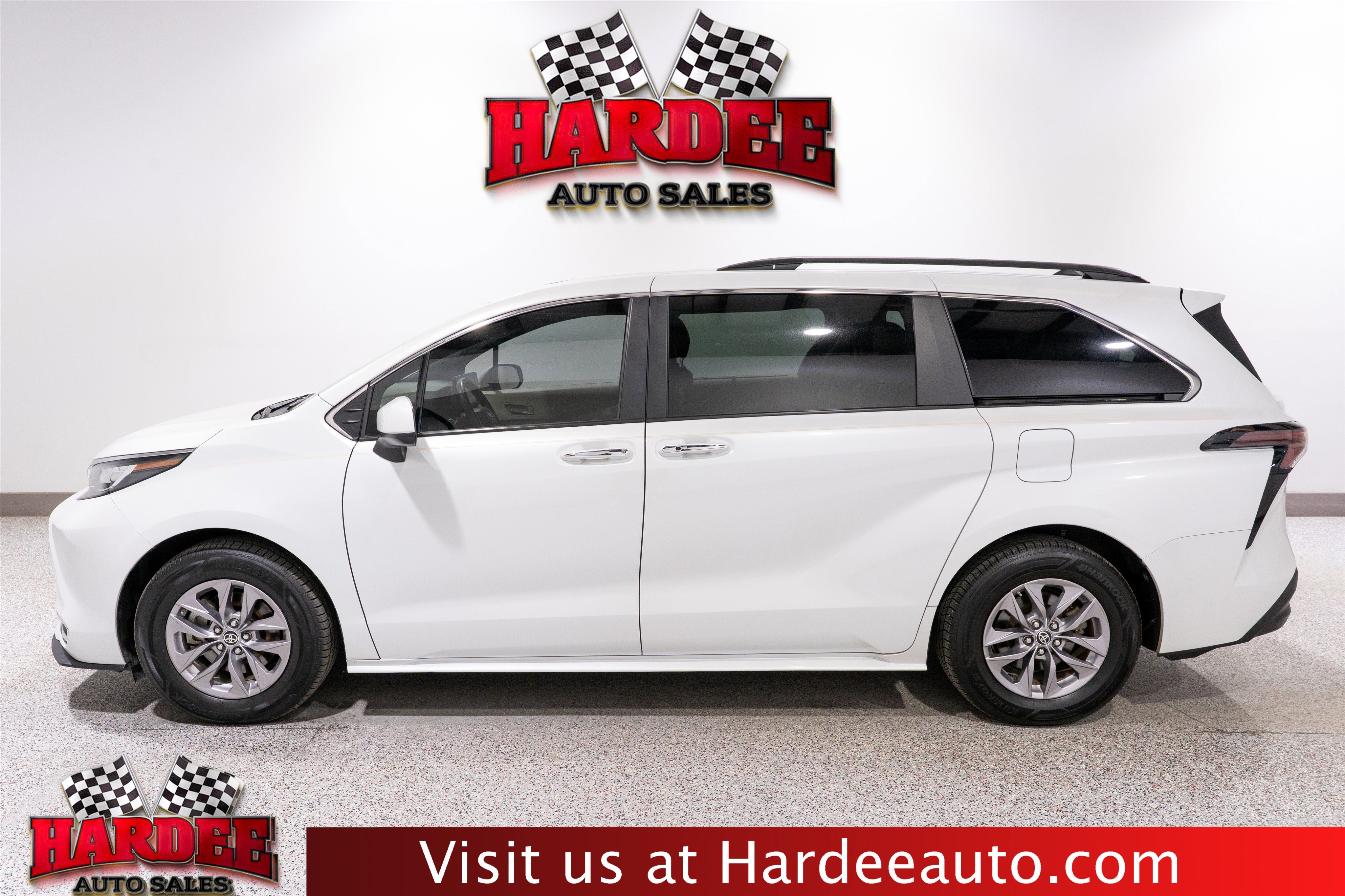 Used 2023 Toyota Sienna XLE