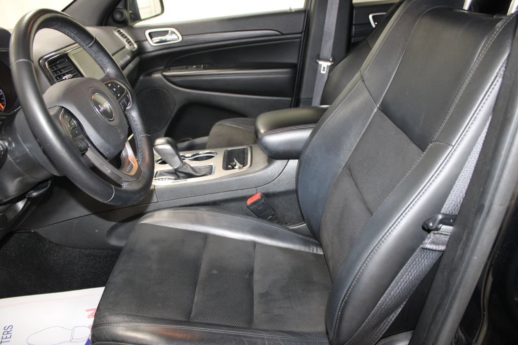 Used 2022 Jeep Grand Cherokee Laredo X RWD image 12