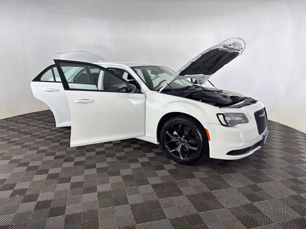 Used 2022 Chrysler 300 Touring w/ Sport Appearance Package RWD image 13