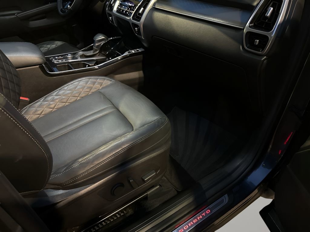 Used 2021 Kia Sorento SX image 16