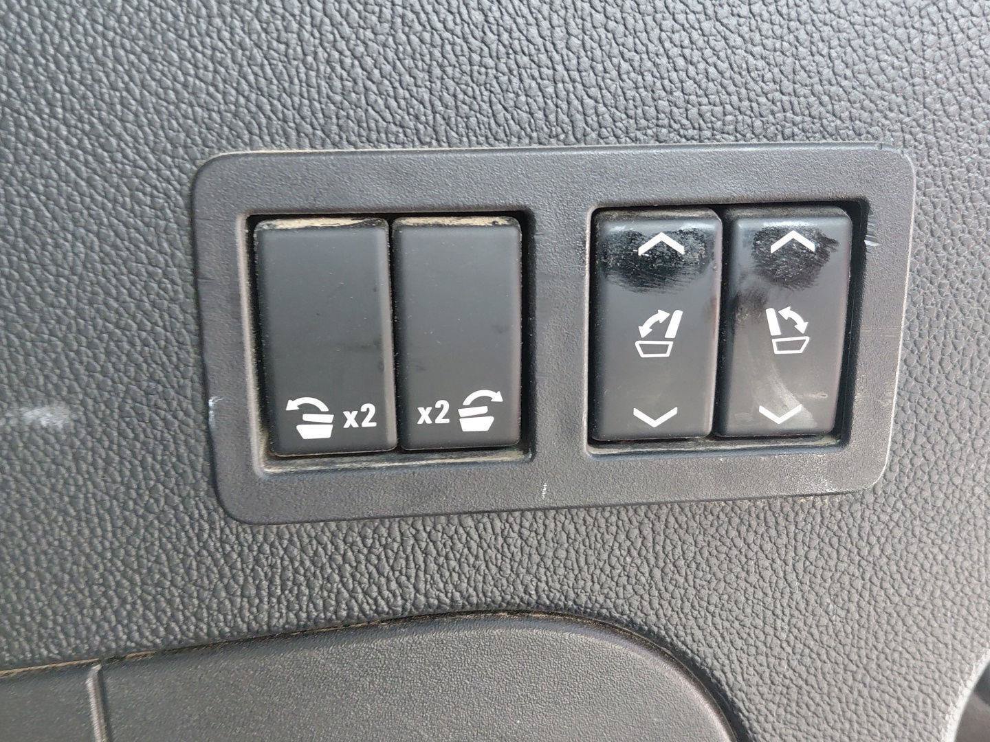 Used 2018 Chevrolet Tahoe Premier AWD/4WD image 24