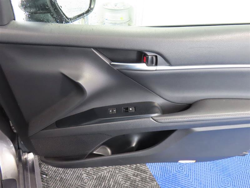 Used 2020 Toyota Camry XLE FWD image 33