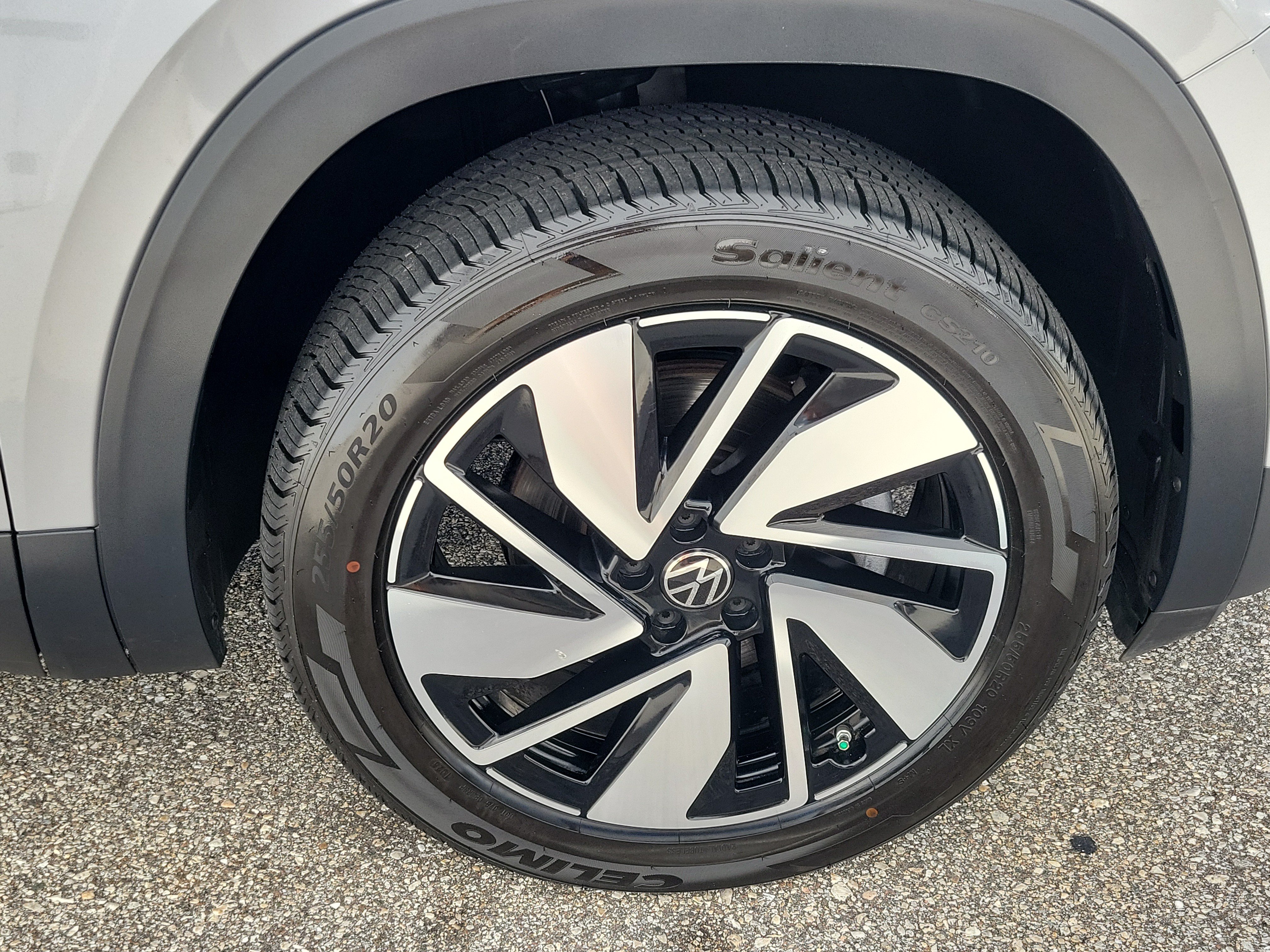 Used 2025 Volkswagen Atlas SE AWD/4WD image 13