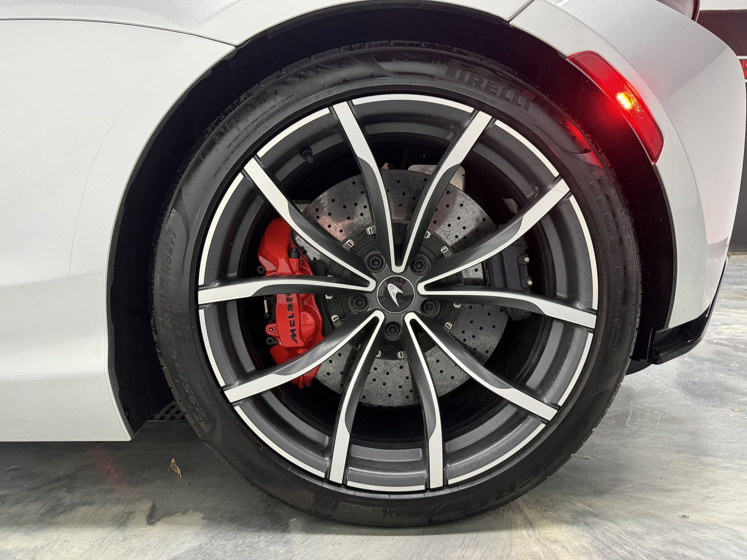 Used 2023 McLaren Artura RWD image 38