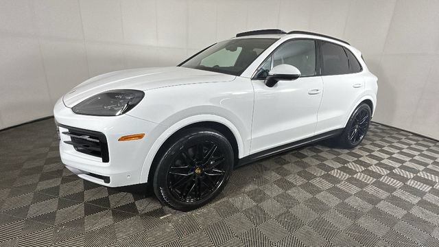 Used 2024 Porsche Cayenne AWD/4WD image 6