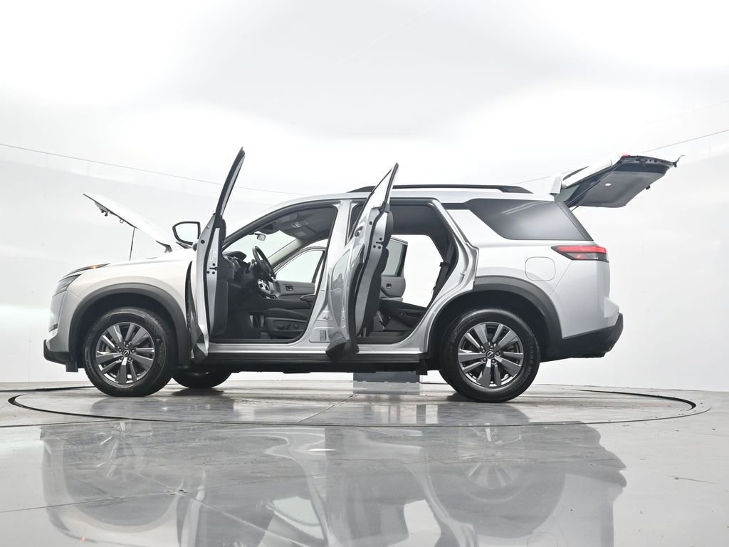 Used 2024 Nissan Pathfinder SV image 45