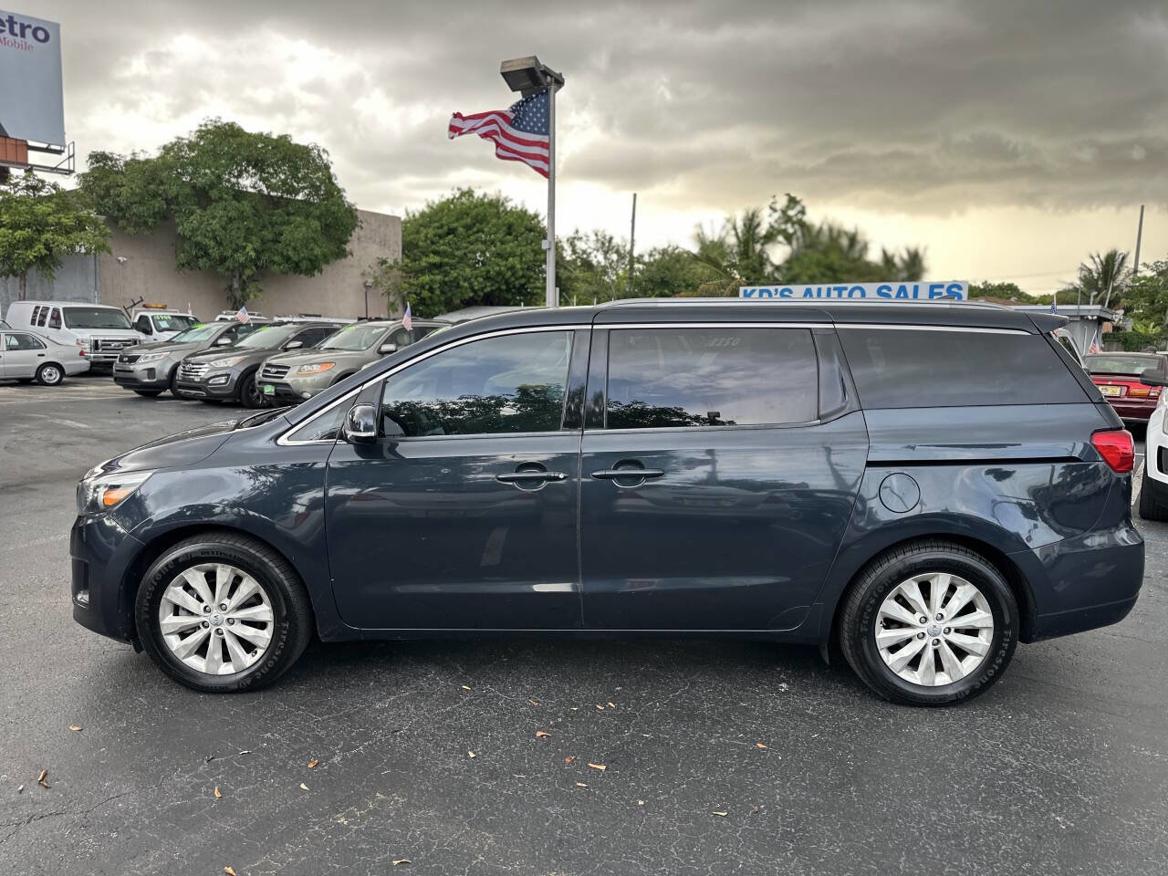 Used 2016 Kia Sedona EX image 4