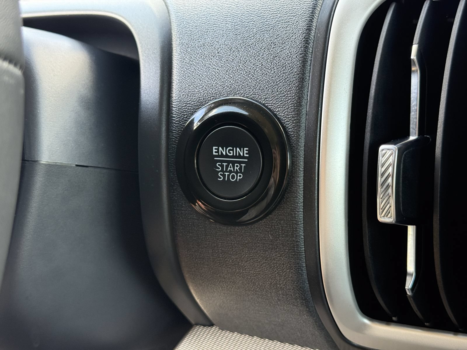 Certified 2025 Ford Expedition Active RWD image 39