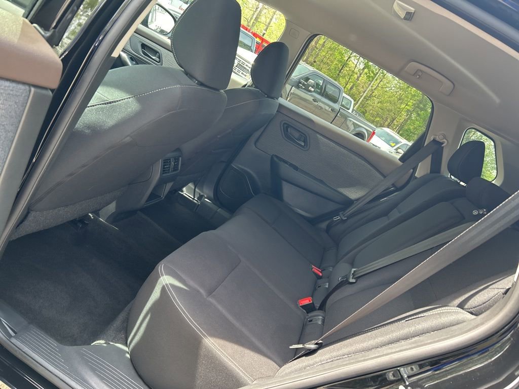 Used 2023 Nissan Rogue S image 25