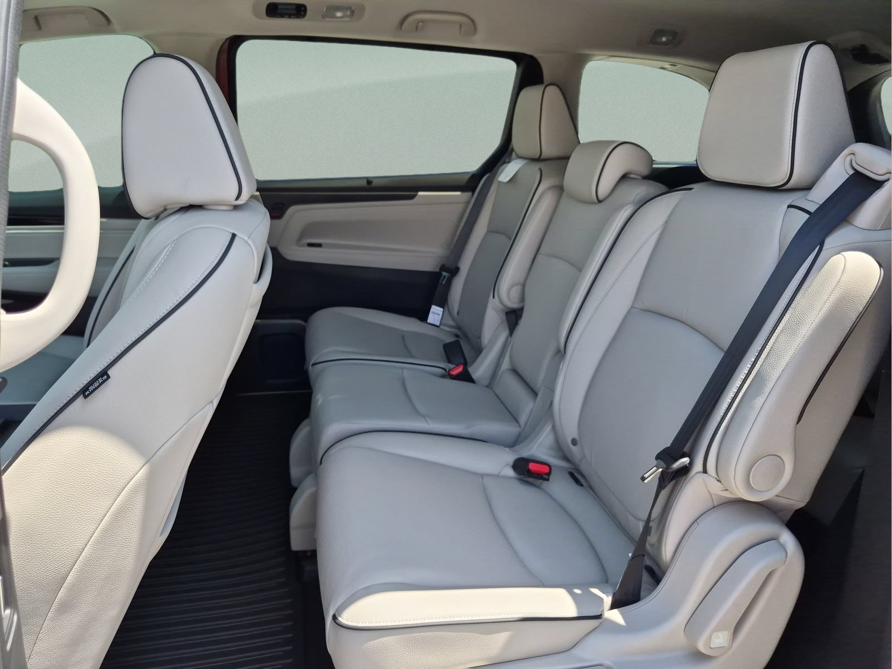 New 2026 Honda Odyssey Touring image 17