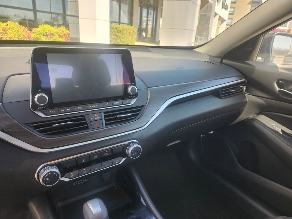 Used 2024 Nissan Altima 2.5 SV image 11