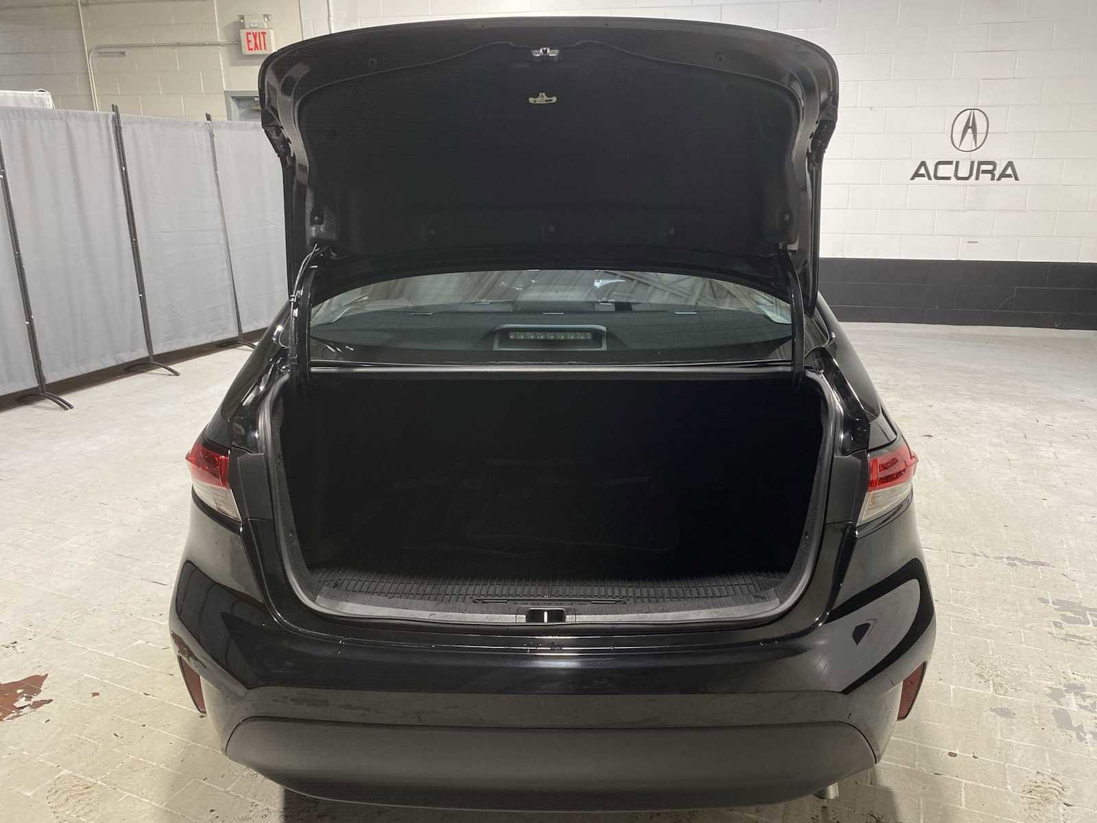 Used 2023 Toyota Corolla LE image 19