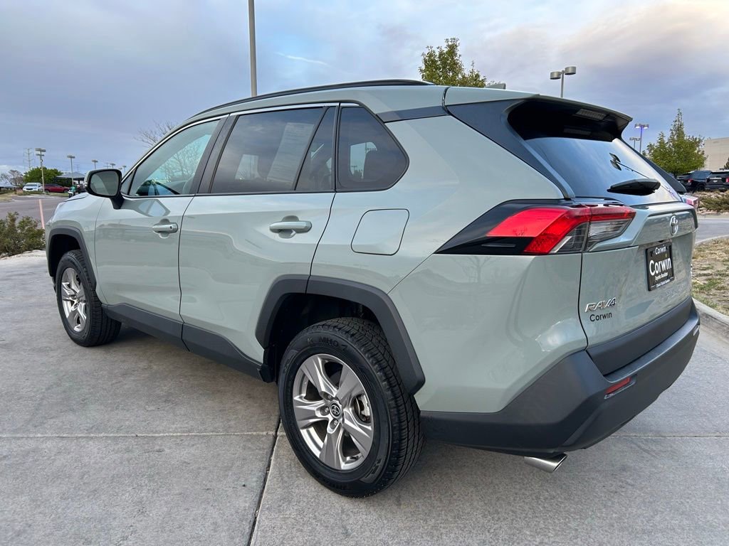 Used 2022 Toyota RAV4 XLE AWD/4WD image 5