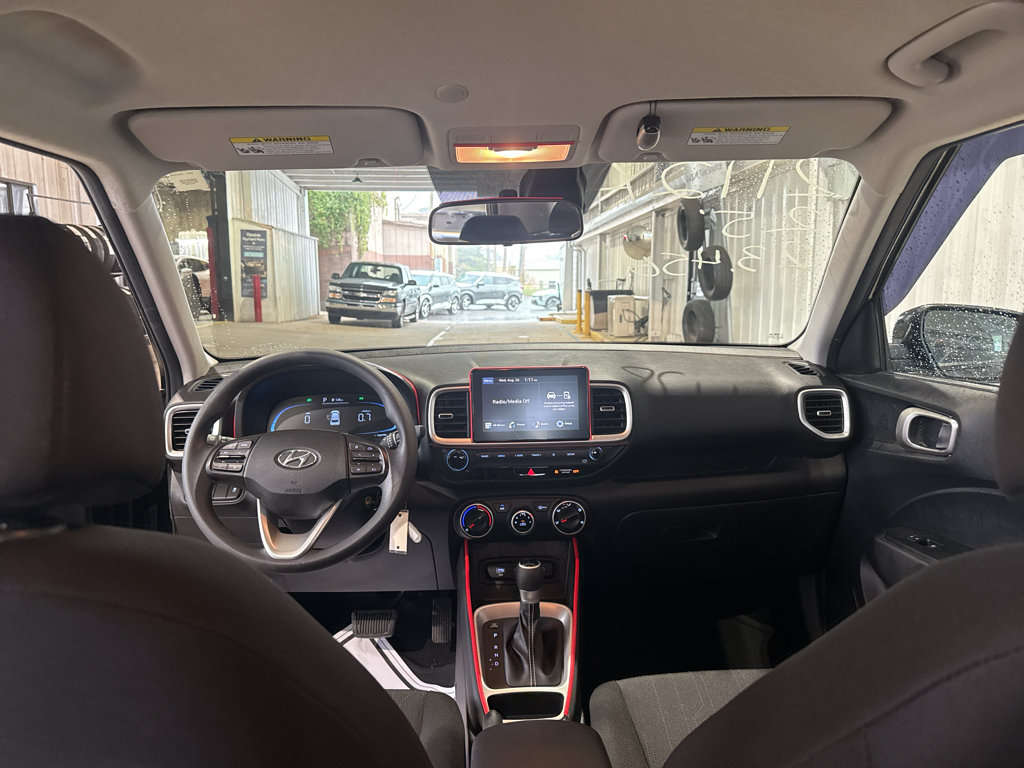Used 2025 Hyundai Venue SE FWD image 23