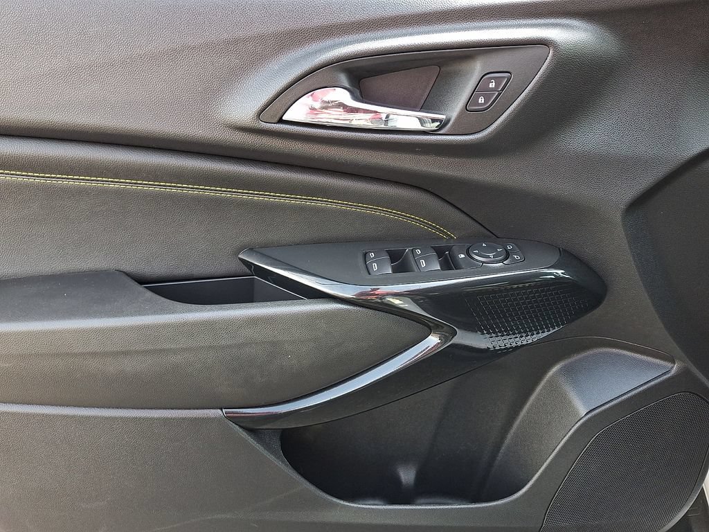 Used 2025 Chevrolet Trax LT FWD image 15