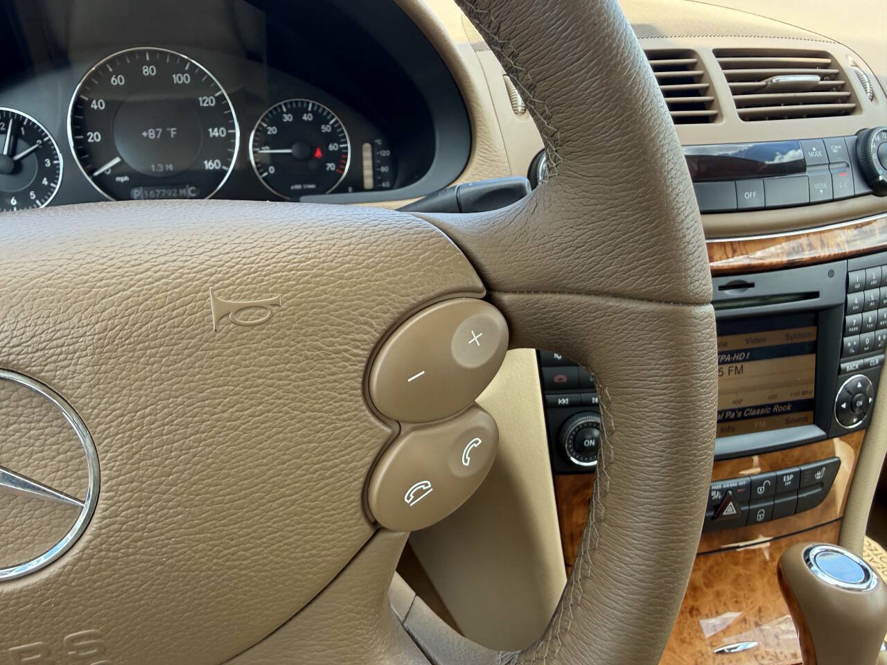 Used 2009 Mercedes-Benz E 350 4MATIC Sedan image 13