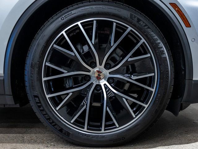 Certified 2025 Porsche Macan Electric image 20