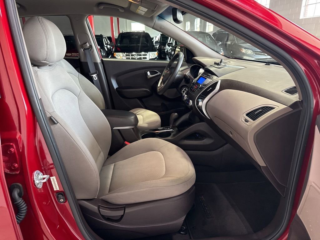 Used 2012 Hyundai Tucson GL image 31