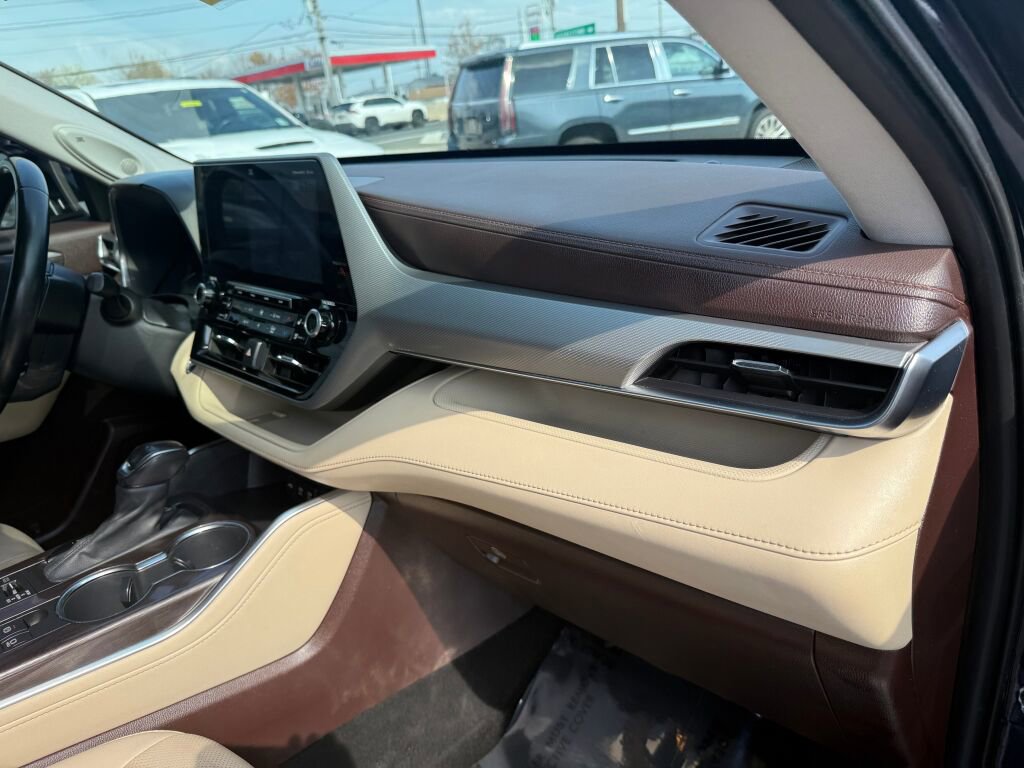 Used 2021 Toyota Highlander Platinum image 33